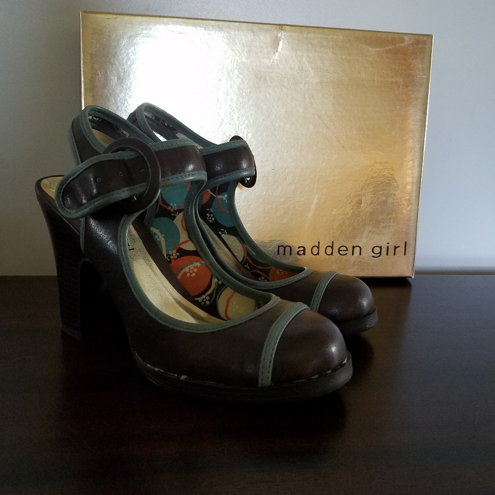 Woman's shoes